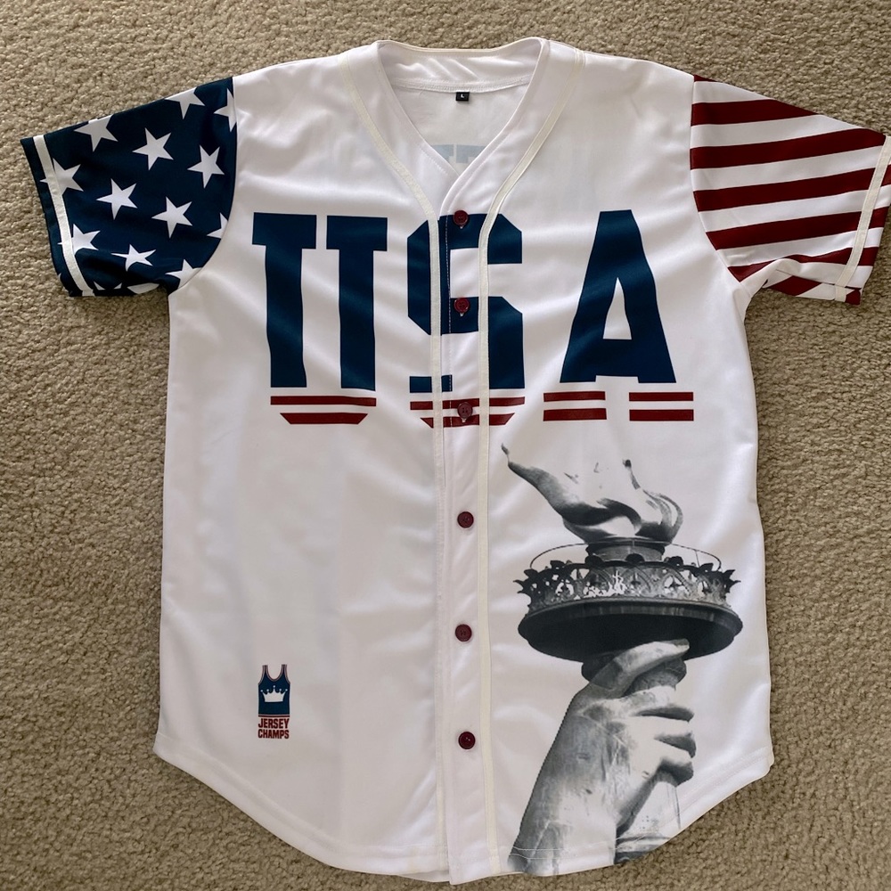 Great top to wear for Fourth of July and Labor Day Weekend! Selling fast!